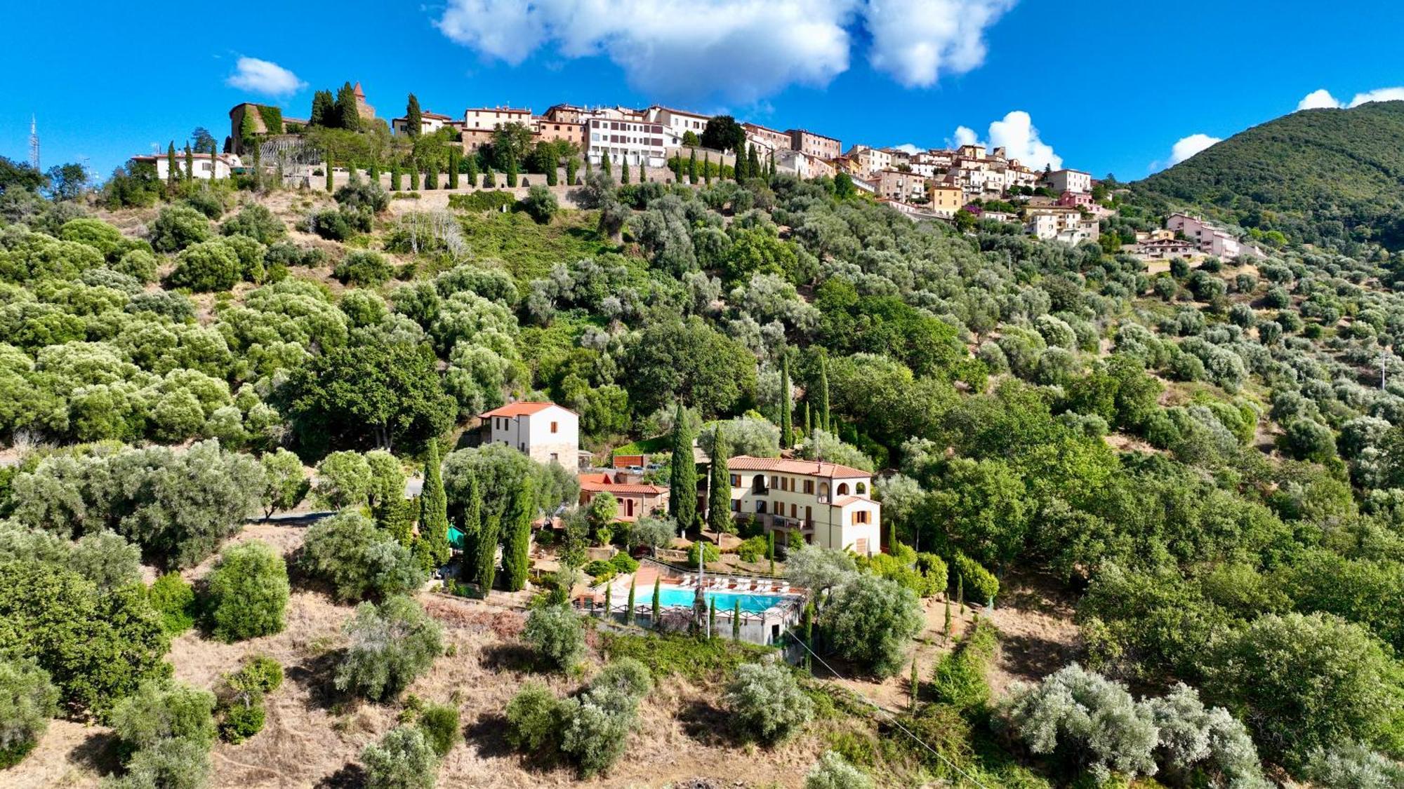 Madonna Del Poggio Cav Aparthotel Scarlino