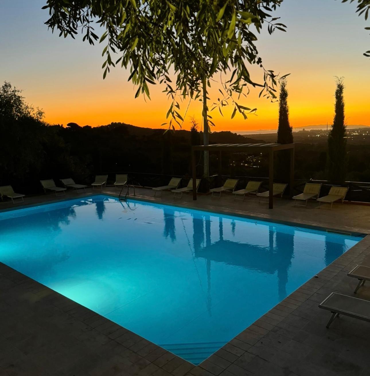 Madonna Del Poggio Cav Apartahotel *