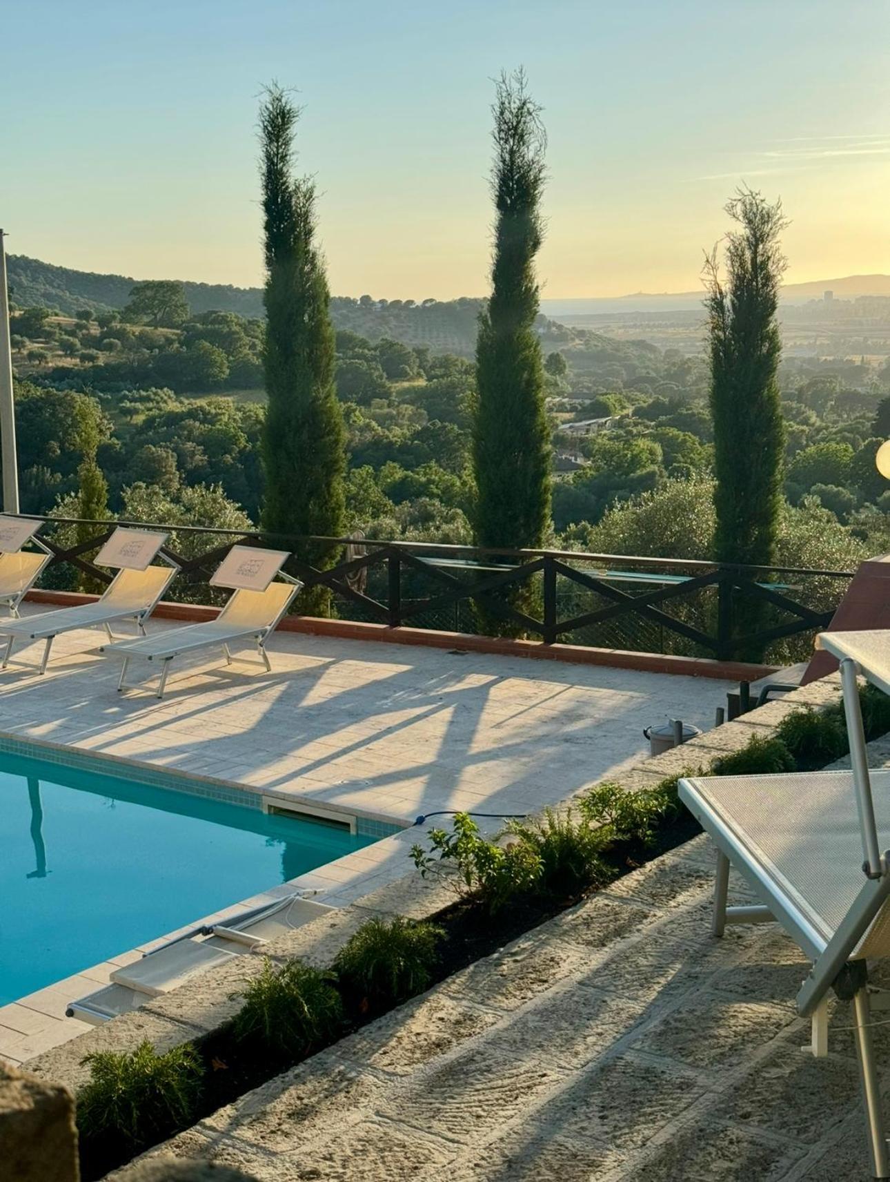 Madonna Del Poggio Cav Aparthotel