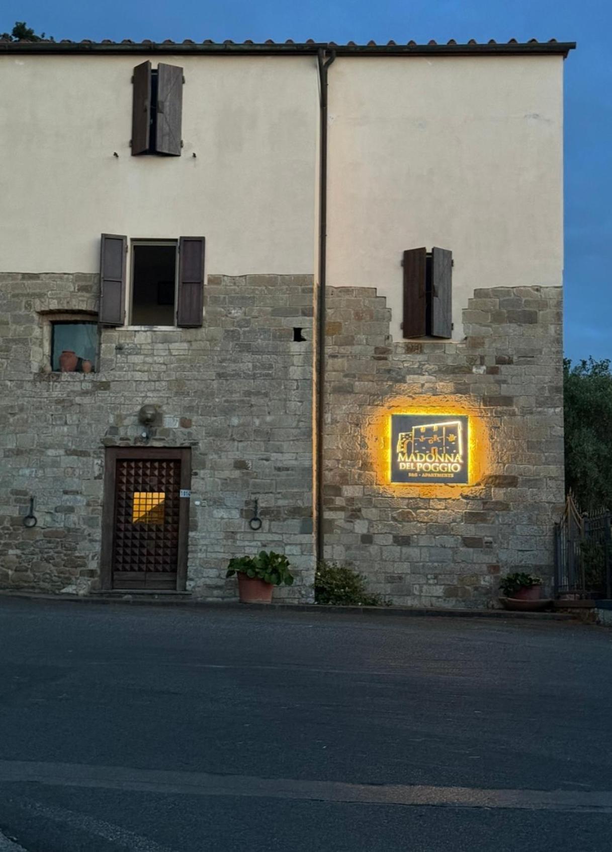 Madonna Del Poggio Cav Aparthotel *
