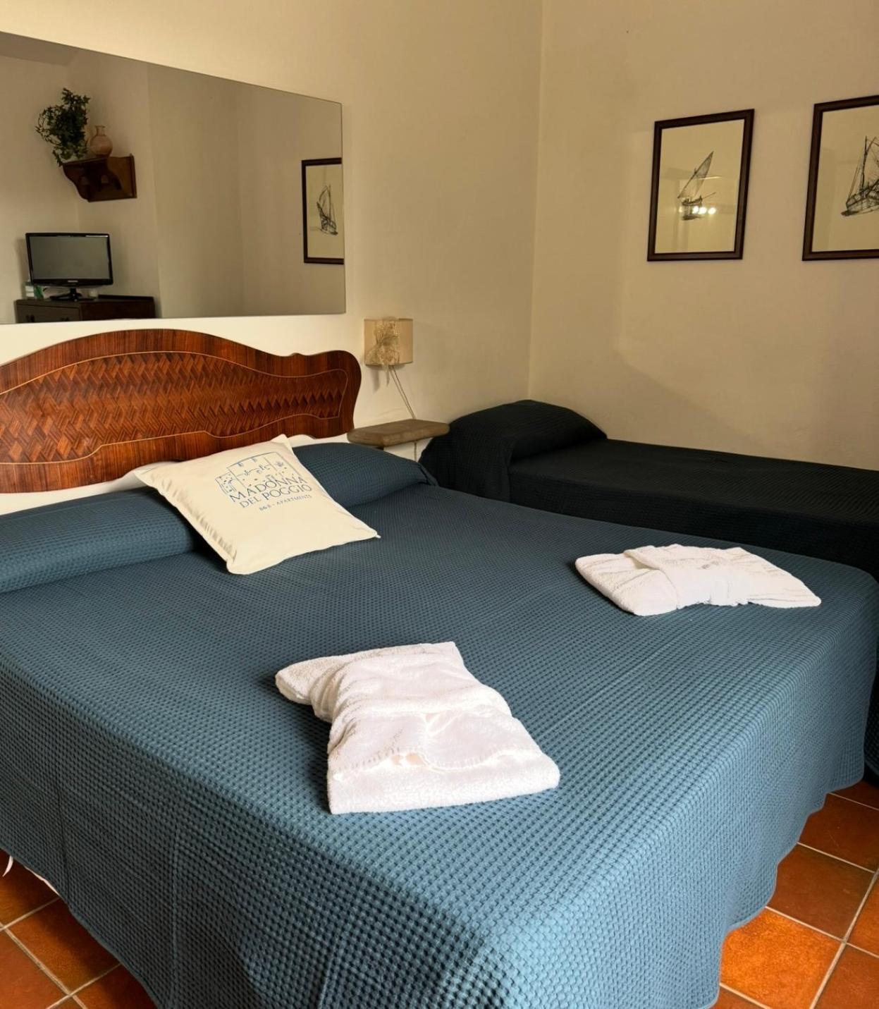 Madonna Del Poggio Cav Aparthotel