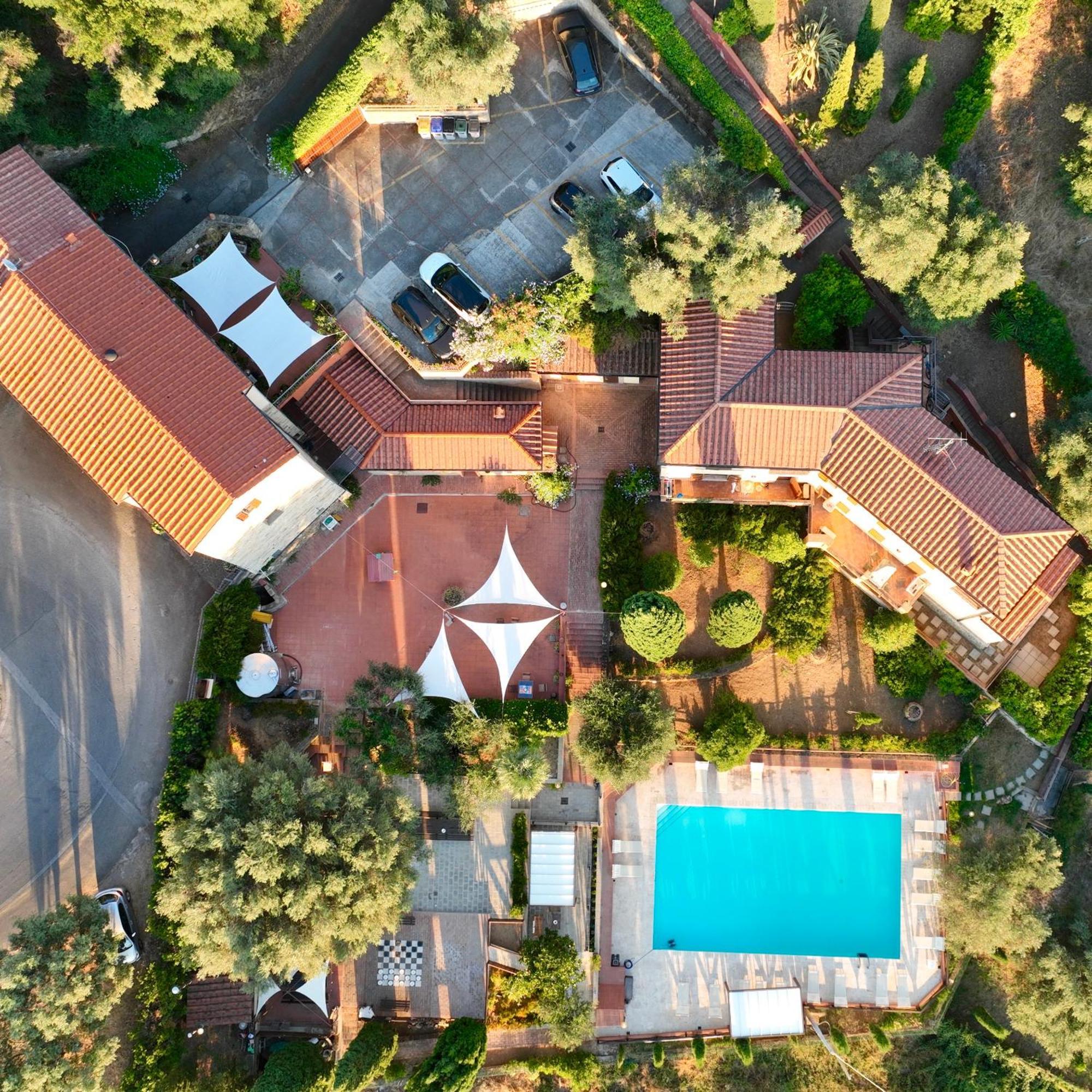 Madonna Del Poggio Cav Aparthotel Scarlino